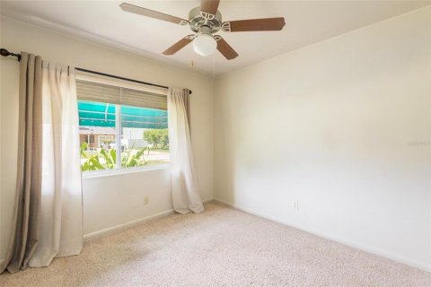 Villa ou maison à vendre à Tampa, Floride: 3 chambres, 164.72 m2 № 2221065 - photo 15