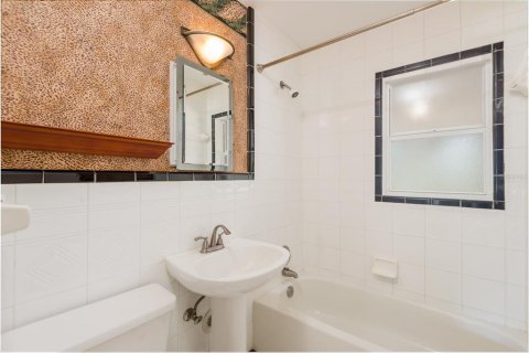 Villa ou maison à vendre à Tampa, Floride: 3 chambres, 164.72 m2 № 2221065 - photo 16