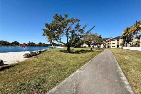 Купить кондоминиум в Майами, Флорида 1 спальня, 64.38м2, № 2021806 - фото 20