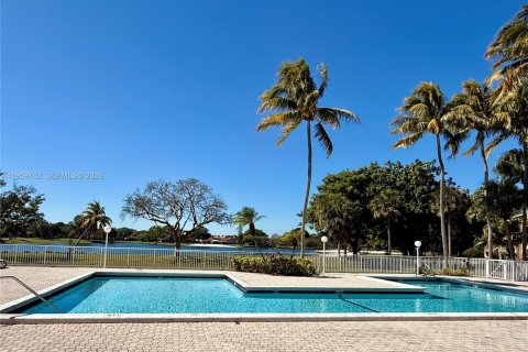 Купить кондоминиум в Майами, Флорида 1 спальня, 64.38м2, № 2021806 - фото 21