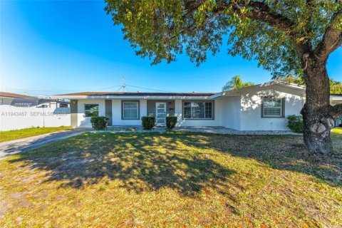 Casa en Miami, Florida 4 dormitorios, 136.38 m2 № 2000316