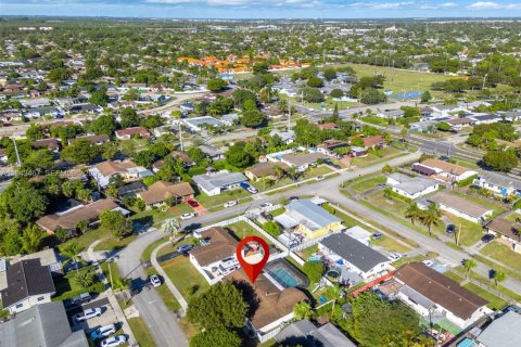 Casa en venta en Miami, Florida, 4 dormitorios, 136.38 m2 № 2000316 - foto 21