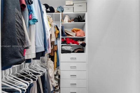 Casa en venta en Miami, Florida, 4 dormitorios, 136.38 m2 № 2000316 - foto 12