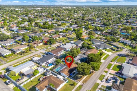 Casa en venta en Miami, Florida, 4 dormitorios, 136.38 m2 № 2000316 - foto 22