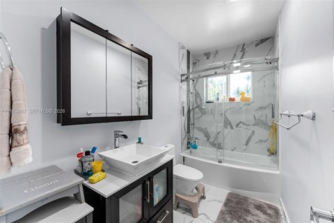 Casa en venta en Miami, Florida, 4 dormitorios, 136.38 m2 № 2000316 - foto 9