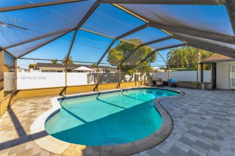 Casa en venta en Miami, Florida, 4 dormitorios, 136.38 m2 № 2000316 - foto 16