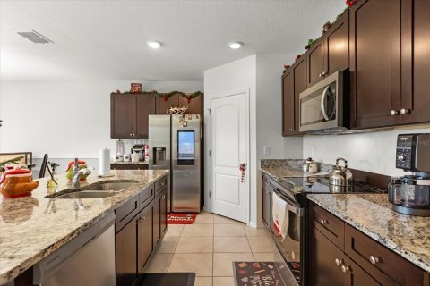 House in DeLand, Florida 4 bedrooms, 173.26 sq.m. № 2396932 - photo 12
