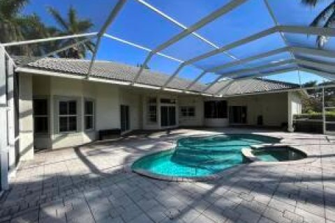 House in Coral Springs, Florida 6 bedrooms, 367.43 sq.m. № 2083533 - photo 25