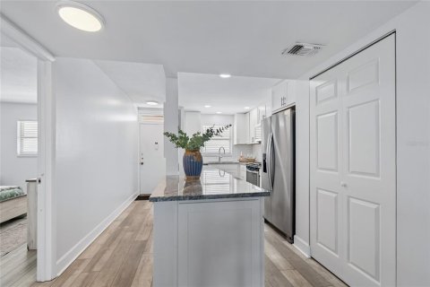Copropriété à vendre à Gulfport, Floride: 1 chambre, 108.7 m2 № 2147674 - photo 8