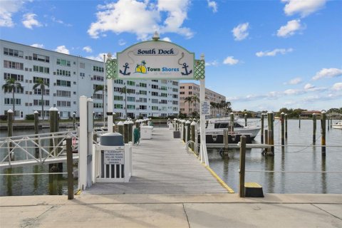 Copropriété à vendre à Gulfport, Floride: 1 chambre, 108.7 m2 № 2147674 - photo 27