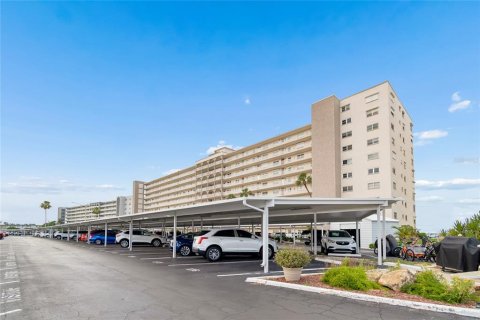 Copropriété à vendre à Gulfport, Floride: 1 chambre, 108.7 m2 № 2147674 - photo 2