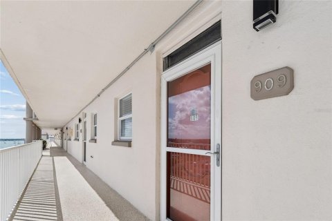 Condo à Gulfport, Floride, 1 chambre № 2147674