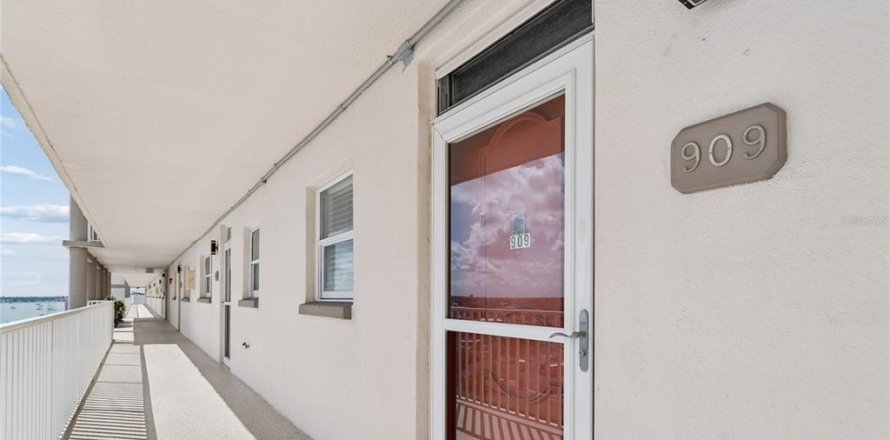 Condo à Gulfport, Floride, 1 chambre № 2147674