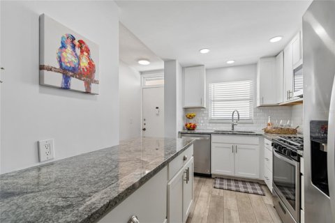 Copropriété à vendre à Gulfport, Floride: 1 chambre, 108.7 m2 № 2147674 - photo 4