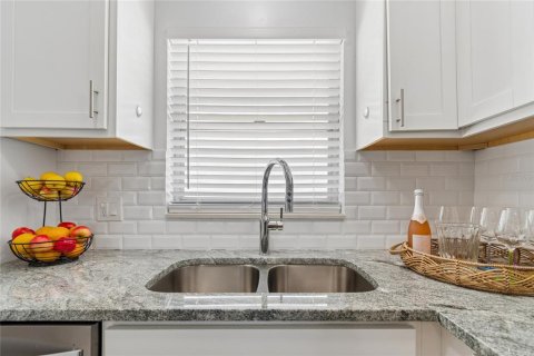 Copropriété à vendre à Gulfport, Floride: 1 chambre, 108.7 m2 № 2147674 - photo 5