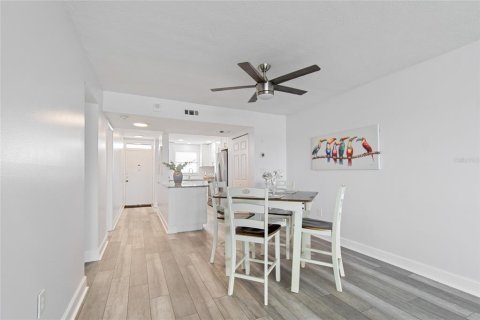 Copropriété à vendre à Gulfport, Floride: 1 chambre, 108.7 m2 № 2147674 - photo 12