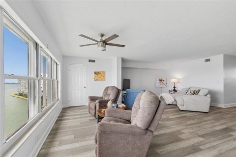 Copropriété à vendre à Gulfport, Floride: 1 chambre, 108.7 m2 № 2147674 - photo 14