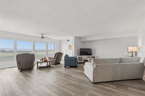 Copropriété à vendre à Gulfport, Floride: 1 chambre, 108.7 m2 № 2147674 - photo 11