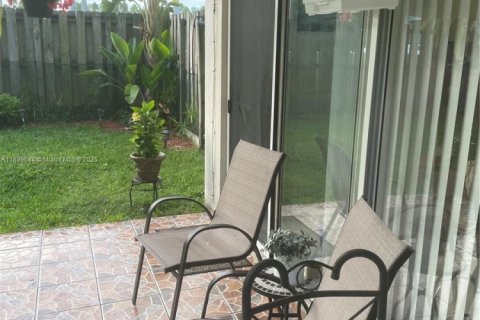 Appartement à louer à Miami, Floride: 1 chambre, 60.2 m2 № 1950767 - photo 1