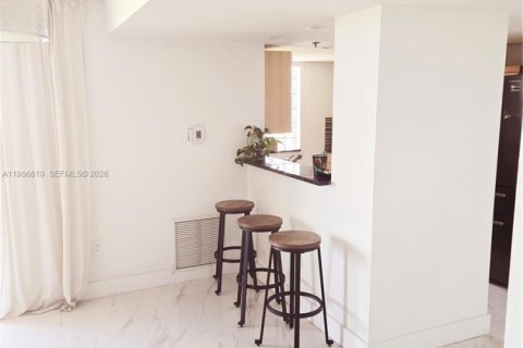 Купить кондоминиум в Майами, Флорида 2 спальни, 95.69м2, № 2048886 - фото 4