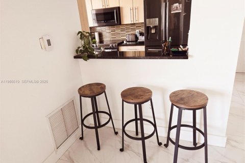 Кондоминиум с 2 спальнями в Майами, Флорида № 2048886