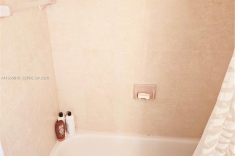 Купить кондоминиум в Майами, Флорида 2 спальни, 95.69м2, № 2048886 - фото 10