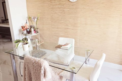 Купить кондоминиум в Майами, Флорида 2 спальни, 95.69м2, № 2048886 - фото 7