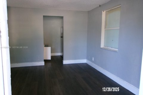 House in West Park, Florida 2 bedrooms, 84.54 sq.m. № 1987254 - photo 21