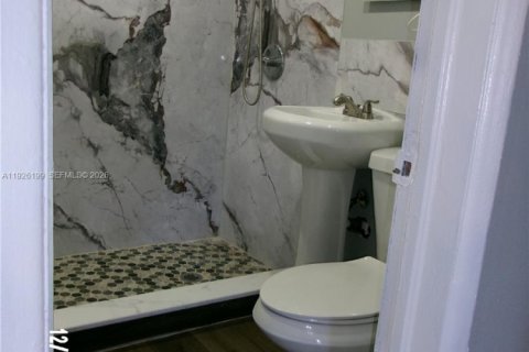 House in West Park, Florida 2 bedrooms, 84.54 sq.m. № 1987254 - photo 8