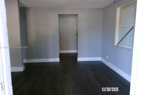 House in West Park, Florida 2 bedrooms, 84.54 sq.m. № 1987254 - photo 19