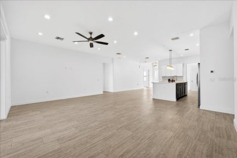 Villa ou maison à louer à Lake Alfred, Floride: 3 chambres, 268.86 m2 № 2388191 - photo 13