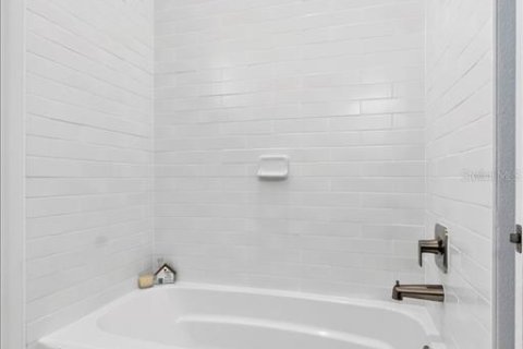 Villa ou maison à louer à Lake Alfred, Floride: 3 chambres, 268.86 m2 № 2388191 - photo 28