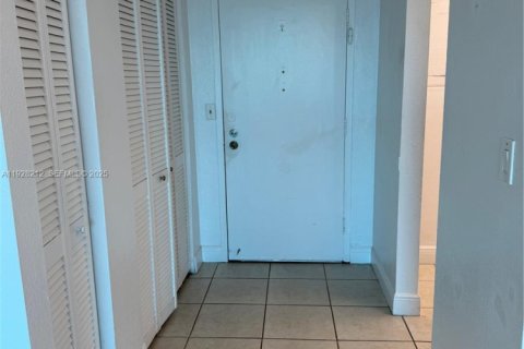Condo in North Miami, Florida, 1 bedroom № 2034750 - photo 14