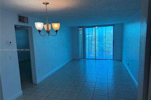 Condo in North Miami, Florida, 1 bedroom № 2034750 - photo 6