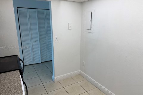 Condo in North Miami, Florida, 1 bedroom № 2034750 - photo 15