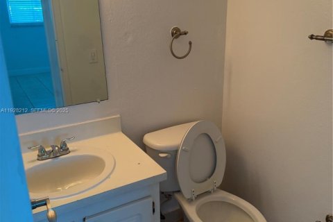 Condo in North Miami, Florida, 1 bedroom № 2034750 - photo 12