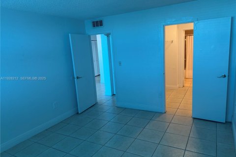 Condo in North Miami, Florida, 1 bedroom № 2034750 - photo 9
