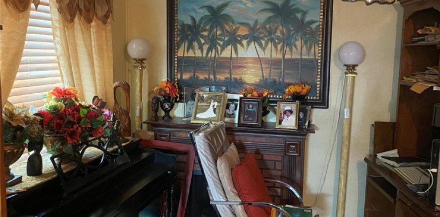 House in Tamarac, Florida 2 bedrooms, 124.67 sq.m. № 1207843