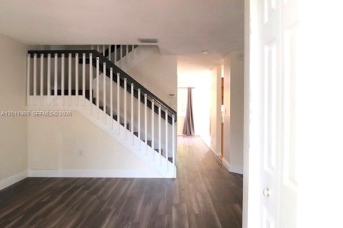 Villa ou maison à louer à Miami, Floride: 3 chambres, 141.95 m2 № 2074987 - photo 3