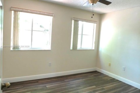 Villa ou maison à louer à Miami, Floride: 3 chambres, 141.95 m2 № 2074987 - photo 15
