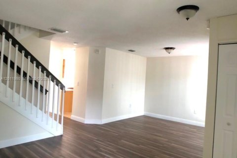 Villa ou maison à louer à Miami, Floride: 3 chambres, 141.95 m2 № 2074987 - photo 5