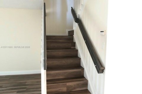 Villa ou maison à louer à Miami, Floride: 3 chambres, 141.95 m2 № 2074987 - photo 6