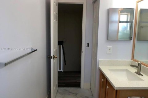 Villa ou maison à louer à Miami, Floride: 3 chambres, 141.95 m2 № 2074987 - photo 20