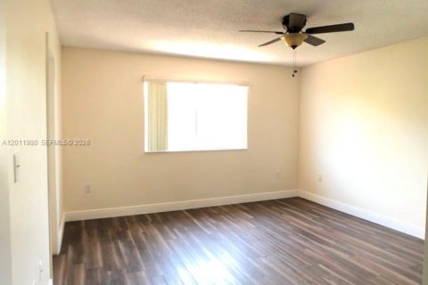 Villa ou maison à louer à Miami, Floride: 3 chambres, 141.95 m2 № 2074987 - photo 18