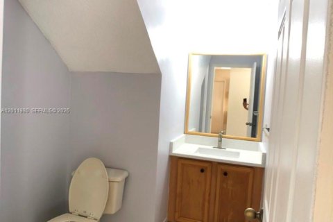 Villa ou maison à louer à Miami, Floride: 3 chambres, 141.95 m2 № 2074987 - photo 10