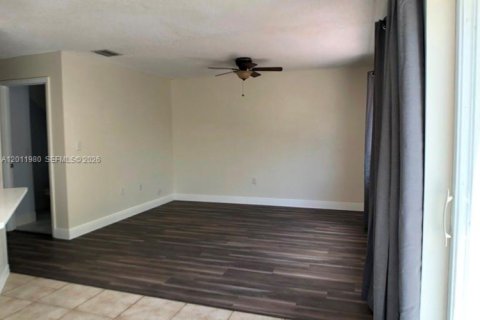 Villa ou maison à louer à Miami, Floride: 3 chambres, 141.95 m2 № 2074987 - photo 7