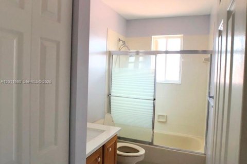 Villa ou maison à louer à Miami, Floride: 3 chambres, 141.95 m2 № 2074987 - photo 19