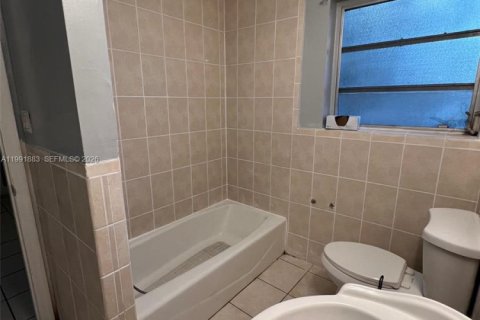 Casa en alquiler en Hollywood, Florida, 3 dormitorios, 95.32 m2 № 2056630 - foto 13