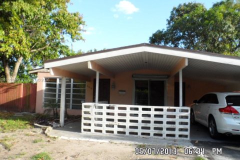 Casa en alquiler en Hollywood, Florida, 3 dormitorios, 95.32 m2 № 2056630 - foto 5