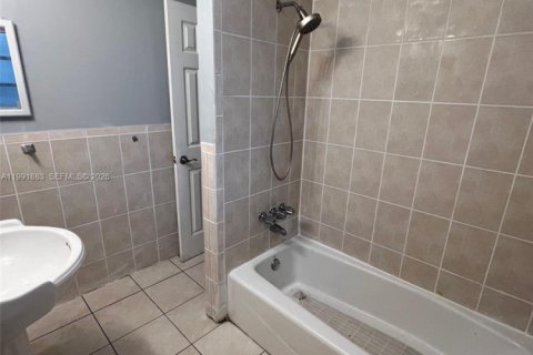 Casa en alquiler en Hollywood, Florida, 3 dormitorios, 95.32 m2 № 2056630 - foto 14